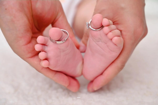 湘西宝宝挤眼睛是怎么回事 湘西宝宝挤眼睛是怎么回事